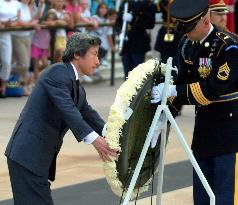 Koizumi offers wreath at Arlington National Cemetery